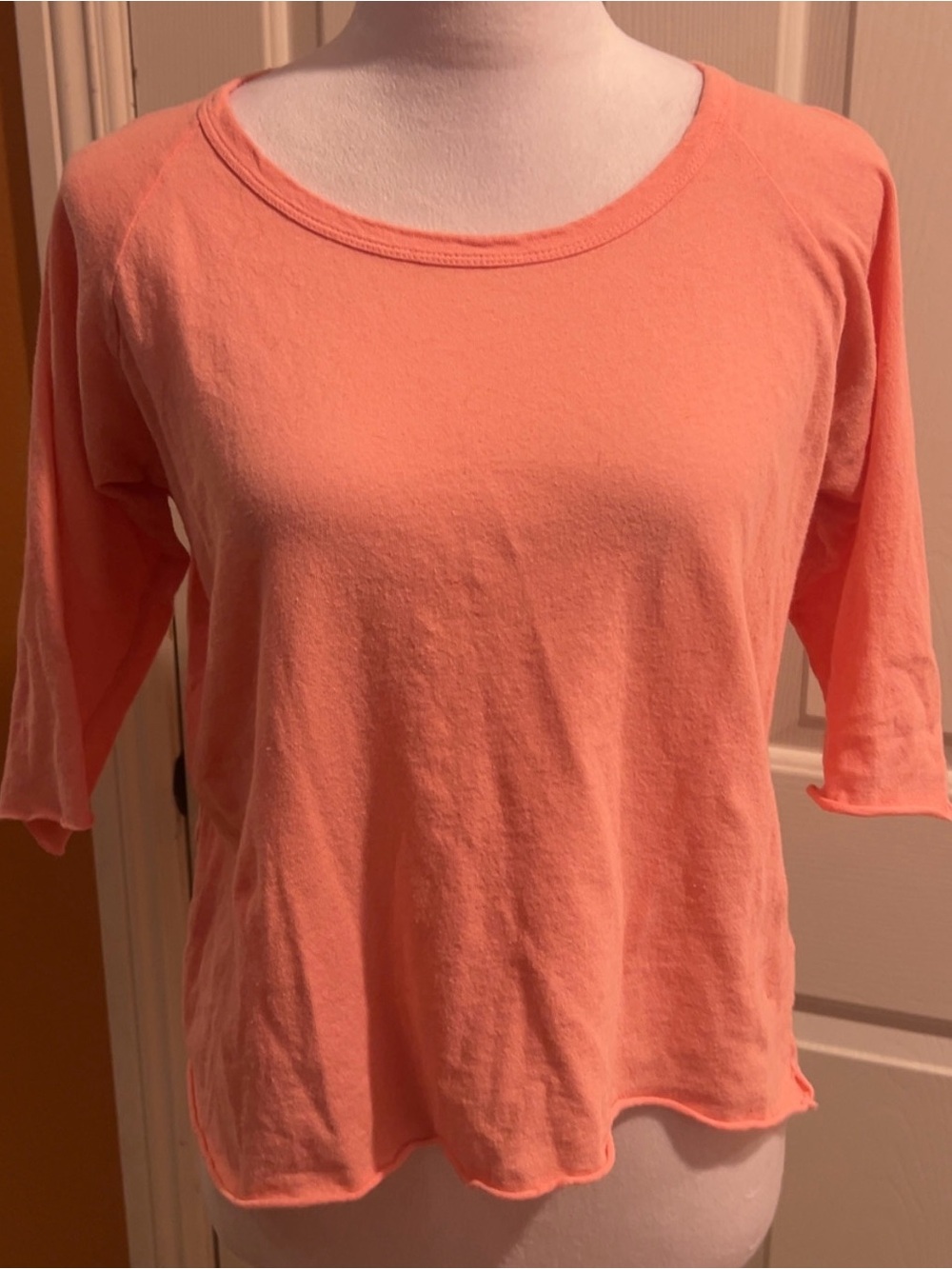 Frank & Eileen |Coral Scoop Neck 3/4 Sleeve Top Raw Hem Women’s